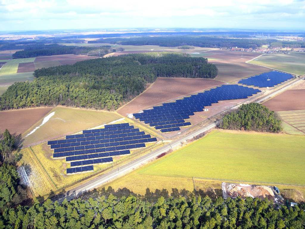 Solar power plant with 3.1 MWp of CIS modules near Bonnhof, Germany (image: Solar Frontier)